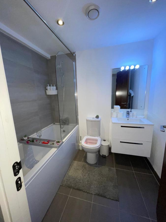 Modern Spacious 1 Bed Flat In Birmingham City Centre With Free Parking, Fast Free Wifi And Netflix 외부 사진