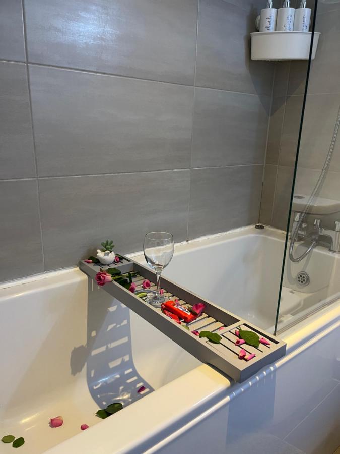 Modern Spacious 1 Bed Flat In Birmingham City Centre With Free Parking, Fast Free Wifi And Netflix 외부 사진