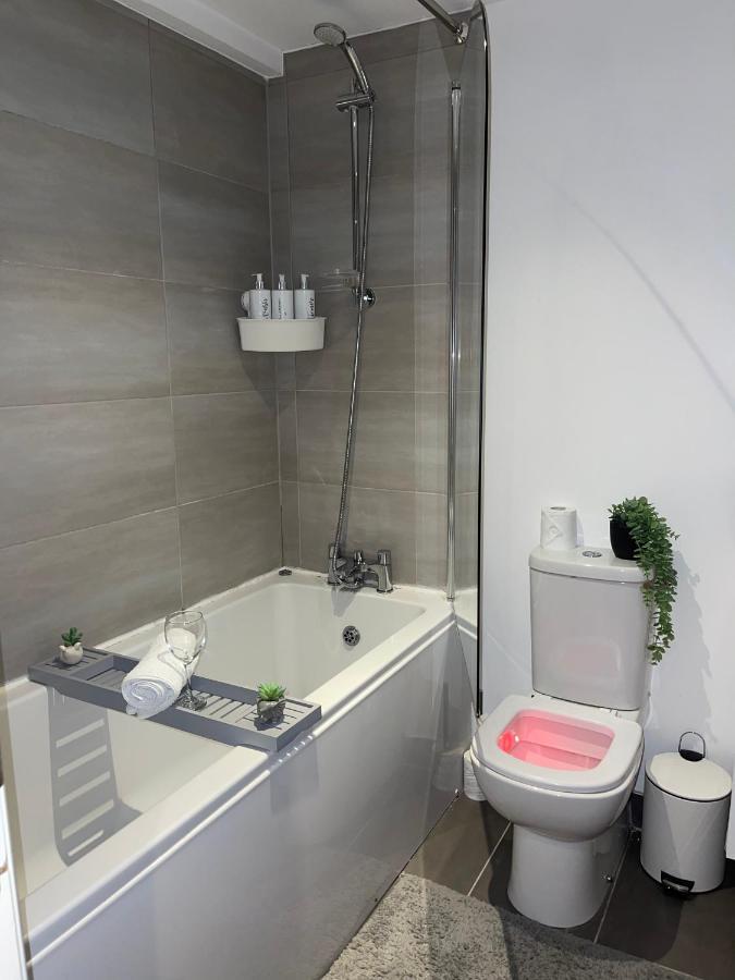 Modern Spacious 1 Bed Flat In Birmingham City Centre With Free Parking, Fast Free Wifi And Netflix 외부 사진